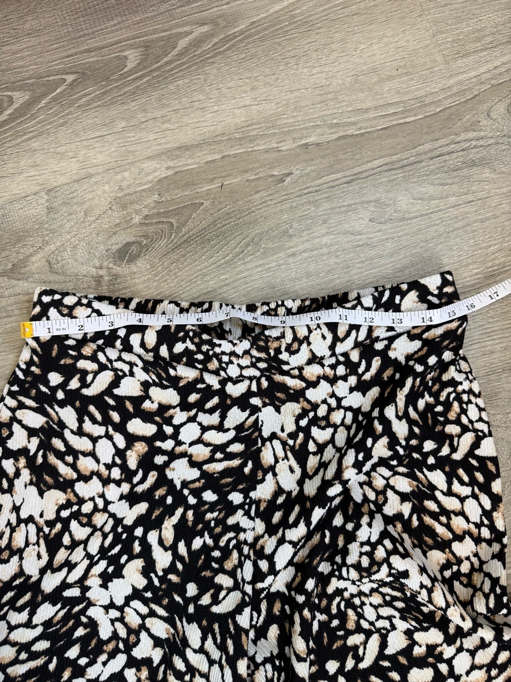 Tahari Animal Print Ribbed Wide-Leg Palazzo Pants - Picture 7 of 8